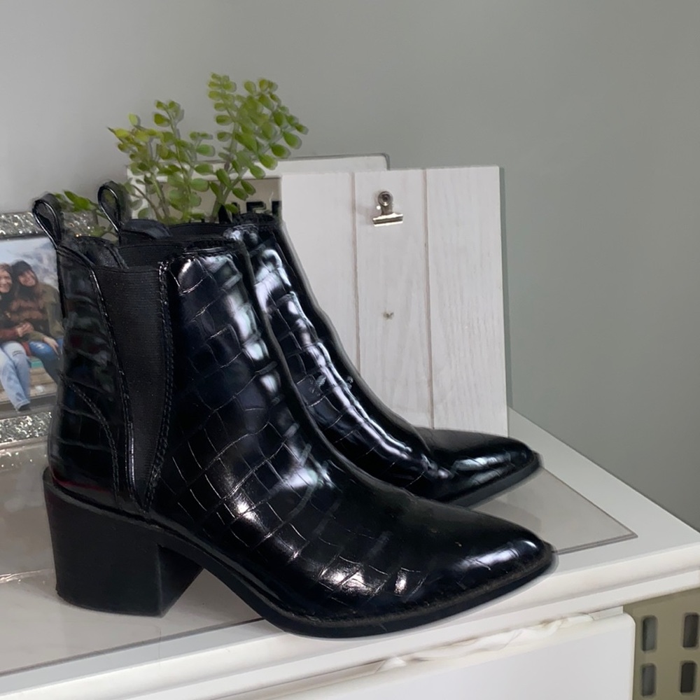 The cutest Steve Madden leather boots